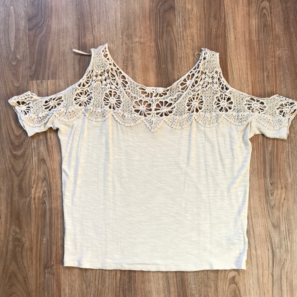 Express - cold shoulder crochet blouse